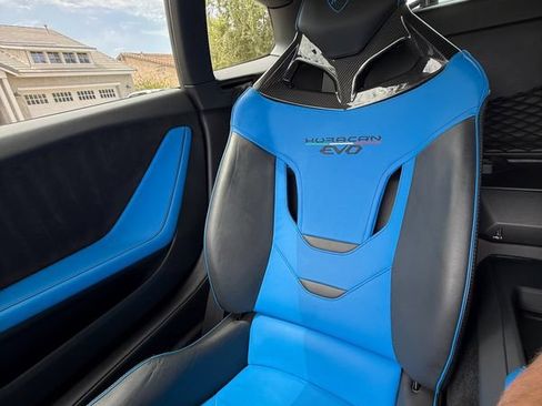 Used 2021 Lamborghini Huracan EVO RWD image 11