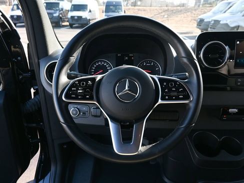 Used 2023 Mercedes-Benz Sprinter 2500 image 2