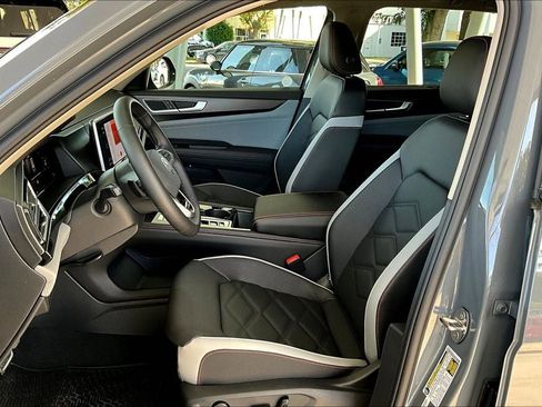 New 2026 Volkswagen Atlas Peak Edition image 18