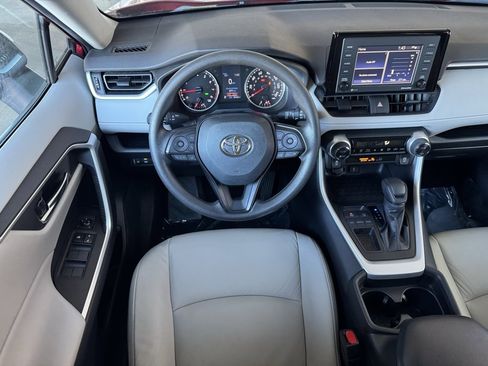Used 2021 Toyota RAV4 XLE image 19