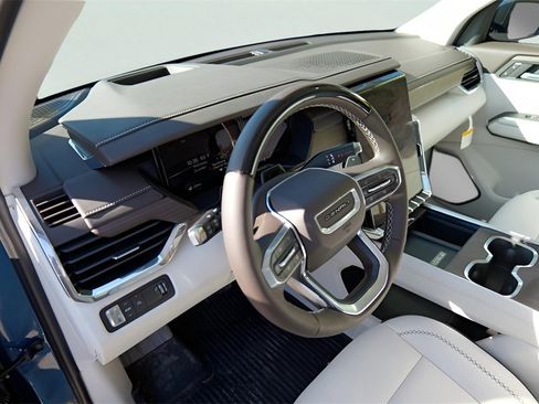 New 2026 GMC Acadia Denali w/ Super Cruise Package image 8