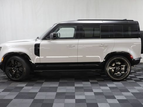Certified 2026 Land Rover Defender 110 X-Dynamic SE AWD/4WD image 4
