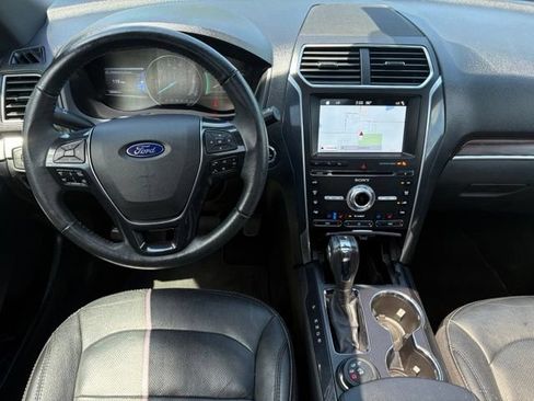 Used 2018 Ford Explorer Limited w/ Equipment Group 301A AWD/4WD image 3