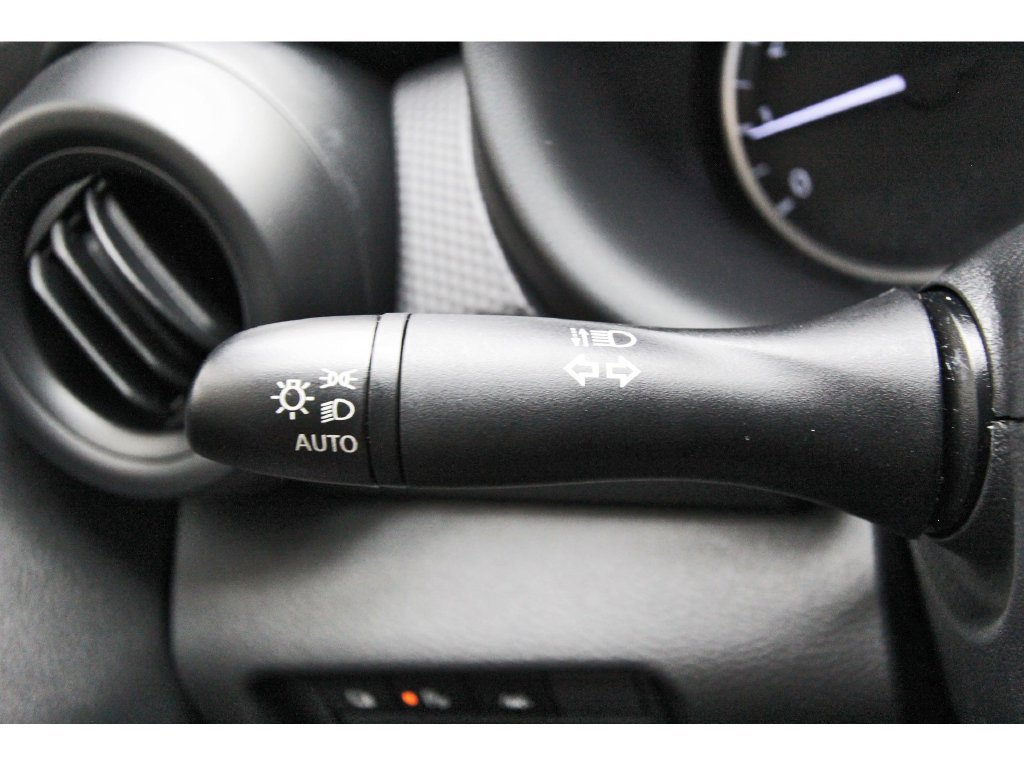 Certified 2025 Nissan Kicks Play S FWD image 15
