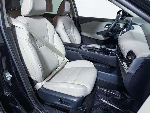 Certified 2024 Nissan Rogue SL FWD image 16