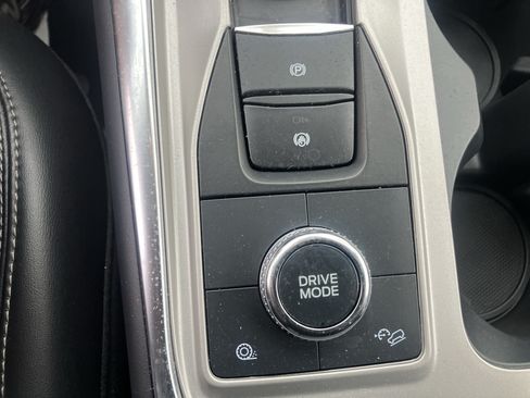 Used 2023 Ford Explorer XLT w/ Equipment Group 202A AWD/4WD image 31