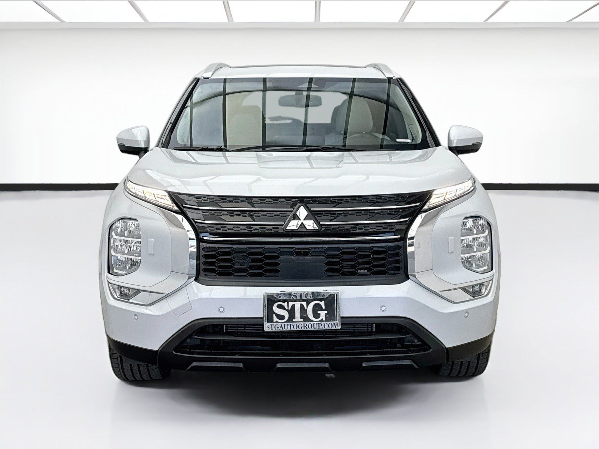 Used 2024 Mitsubishi Outlander SEL AWD/4WD image 2