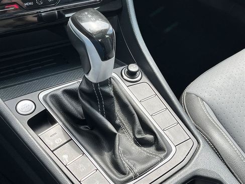 Used 2025 Volkswagen Jetta SE FWD image 25