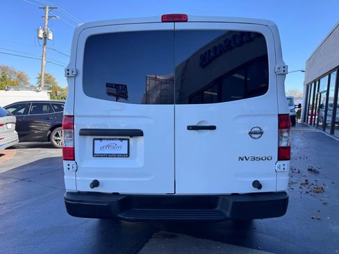 Used 2018 Nissan NV 3500 S image 4