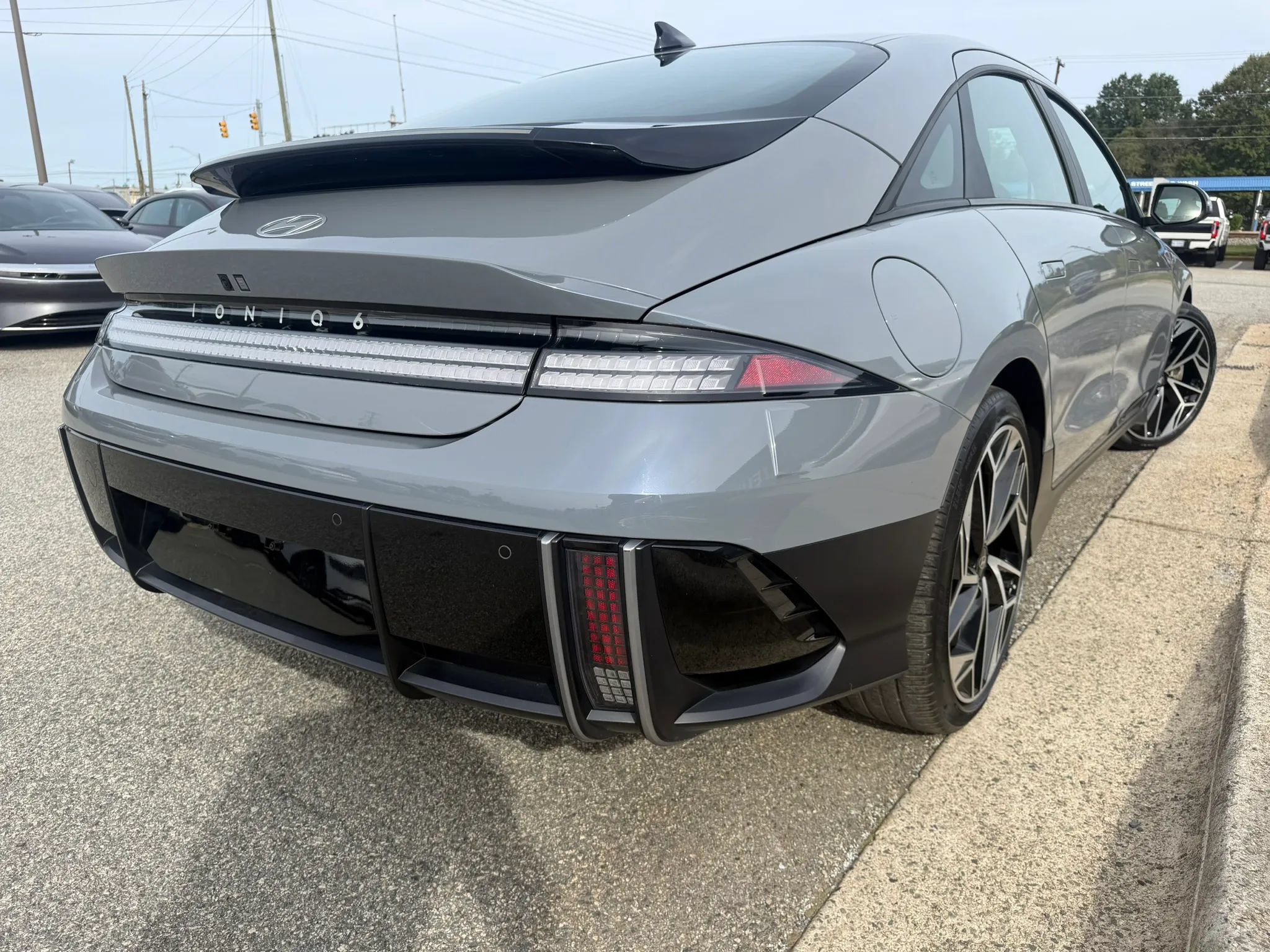 Used 2023 Hyundai Ioniq 6 SEL AWD/4WD image 5
