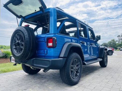 Used 2024 Jeep Wrangler Unlimited Sport AWD/4WD image 4
