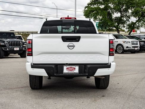 Used 2025 Nissan Frontier SV RWD image 6