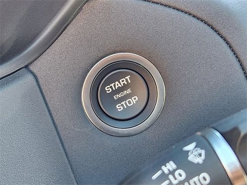 New 2025 Land Rover Range Rover Velar Dynamic SE image 20