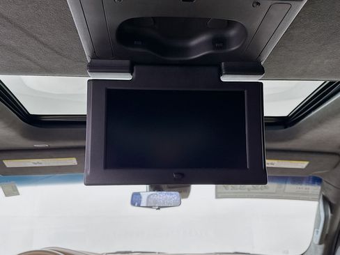 Used 2019 Cadillac Escalade ESV Platinum AWD/4WD image 27