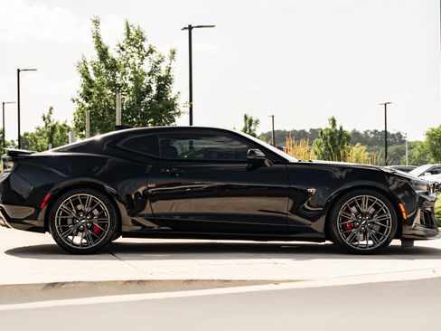 Used 2017 Chevrolet Camaro SS RWD image 3