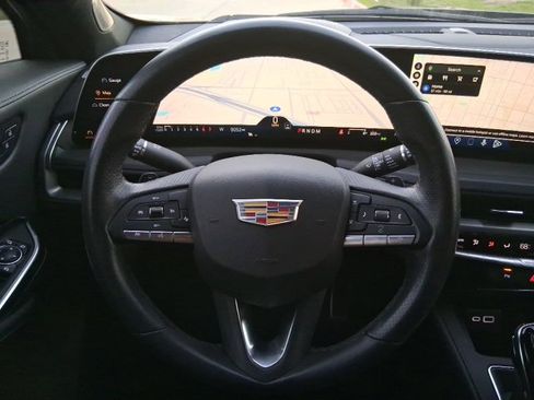 Used 2024 Cadillac XT4 Sport w/ Technology Package image 8