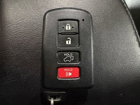 Used 2013 Toyota RAV4 Limited AWD/4WD image 19