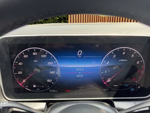 Used 2025 Mercedes-Benz GLC 300 4MATIC w/ AMG Line image 10