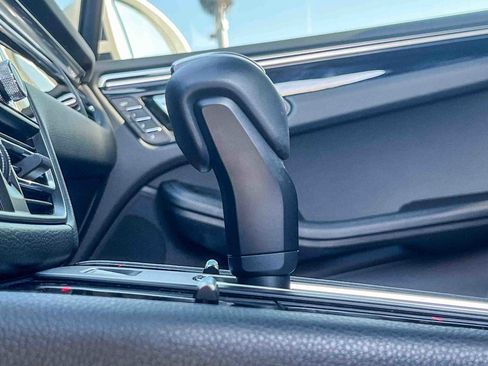 Used 2024 Porsche Macan image 21