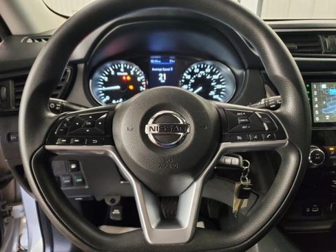 Used 2018 Nissan Rogue S AWD/4WD image 16