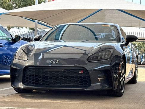 Used 2022 Toyota GR86 RWD image 1