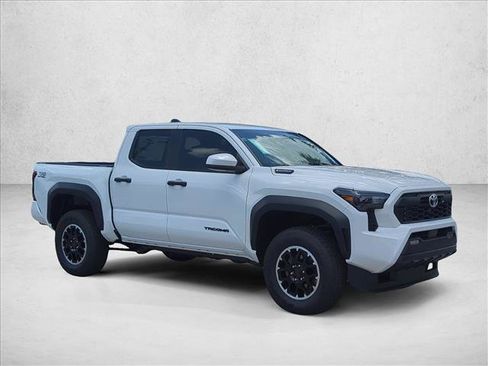 Certified 2025 Toyota Tacoma TRD Off-Road AWD/4WD image 3