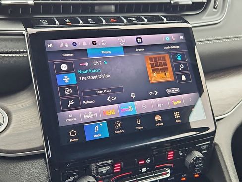 New 2025 Jeep Grand Cherokee L Limited w/ Black Appearance Package image 22