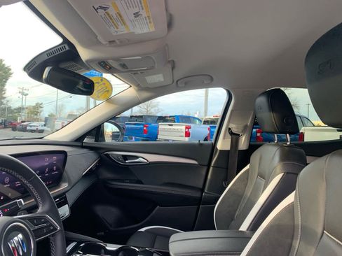 Certified 2025 Buick Envision Sport Touring image 12