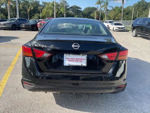 Used 2024 Nissan Altima 2.5 S FWD image 6