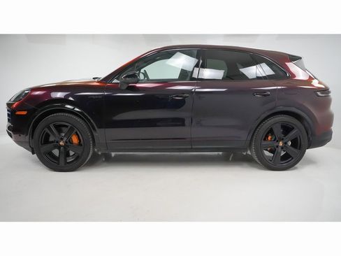 Used 2025 Porsche Cayenne E-Hybrid w/ Premium Package image 2