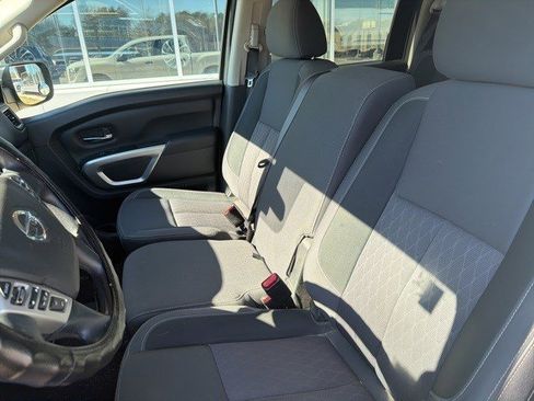 Used 2022 Nissan Titan SV image 21