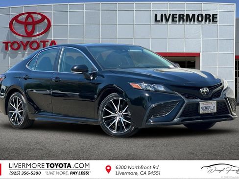 Used 2023 Toyota Camry SE w/ Audio Upgrade Package FWD image 1