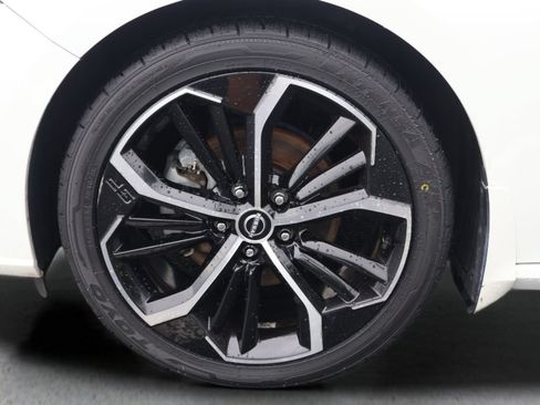 Used 2024 Nissan Altima 2.5 SR w/ SR Premium Package FWD image 10