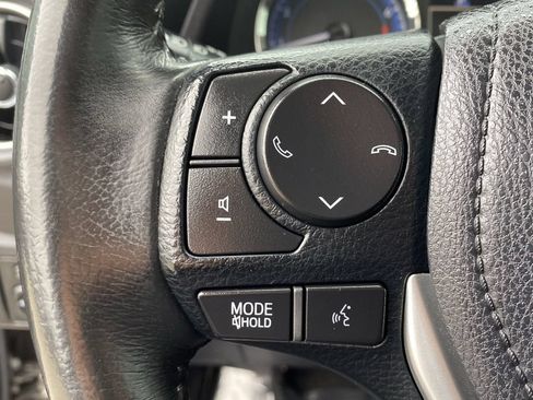 Used 2019 Toyota Corolla SE w/ Carpet Mat Package (TMS) FWD image 26
