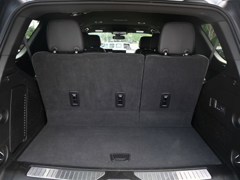 Used 2025 GMC Yukon Denali AWD/4WD image 31