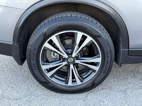 Used 2020 Nissan Rogue SV w/ Premium Package FWD image 12