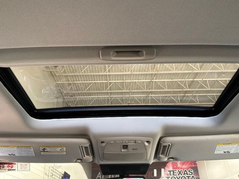 Used 2024 Nissan Armada SL RWD image 21