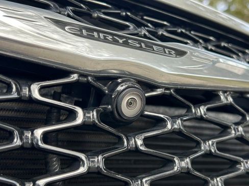 Certified 2022 Chrysler Pacifica Touring-L image 28