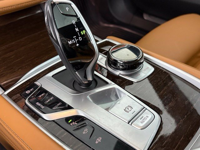 Used 2022 BMW 740i w/ M Sport Package RWD image 29