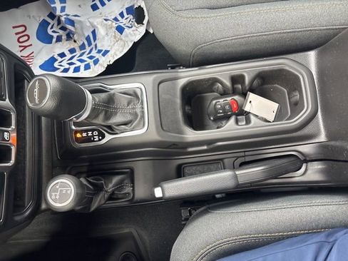 Used 2024 Jeep Gladiator Sport image 9