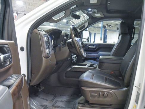 Used 2023 GMC Sierra 3500 Denali w/ Denali Ultimate Package AWD/4WD image 2