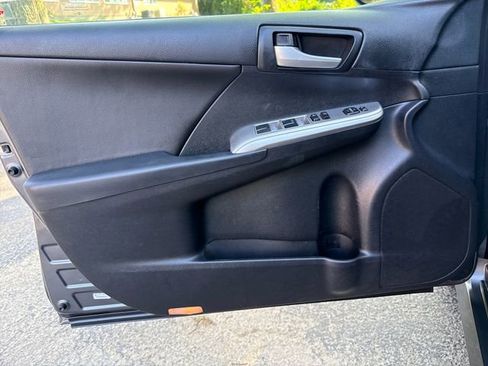Used 2013 Toyota Camry SE FWD image 11