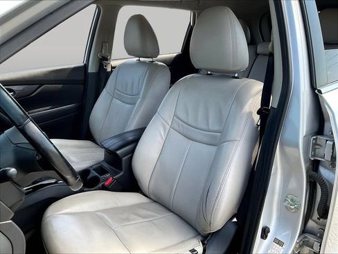 Used 2020 Nissan Rogue SV FWD image 22