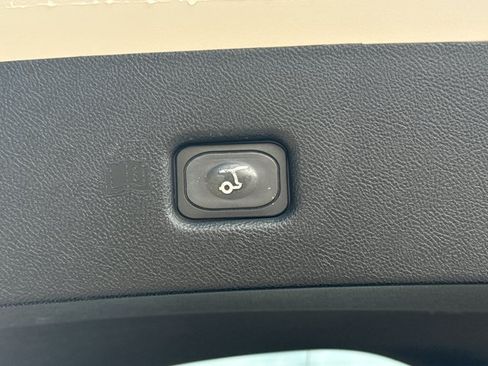 Used 2022 Lincoln Nautilus AWD w/ Premium Package image 11
