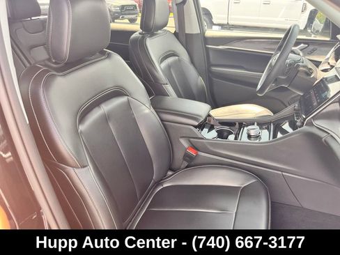 Used 2023 Jeep Grand Cherokee Limited AWD/4WD image 8