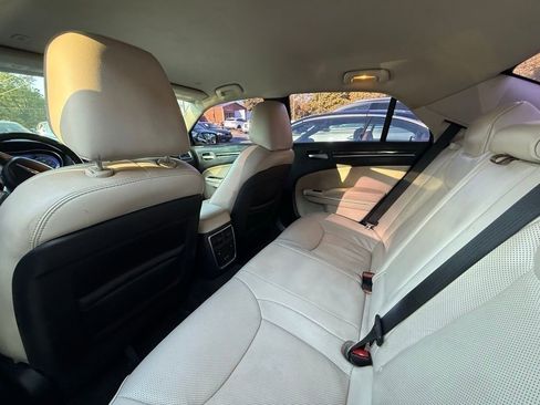 Used 2018 Chrysler 300 Limited image 26