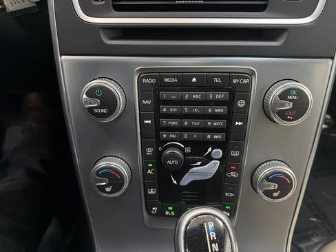 Used 2017 Volvo S60 T5 Inscription image 33