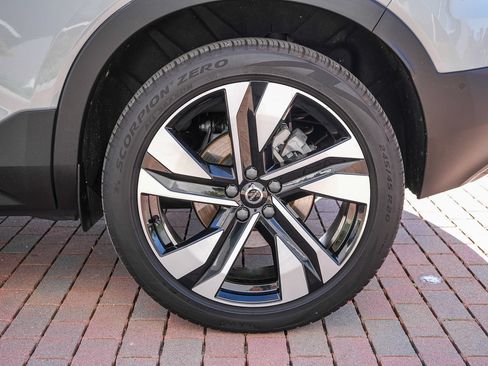Used 2024 Volvo XC40 B5 Plus w/ Climate Package AWD/4WD image 12