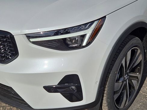 New 2026 Volvo XC40 B5 Ultra w/ Protection Package Premier AWD/4WD image 9