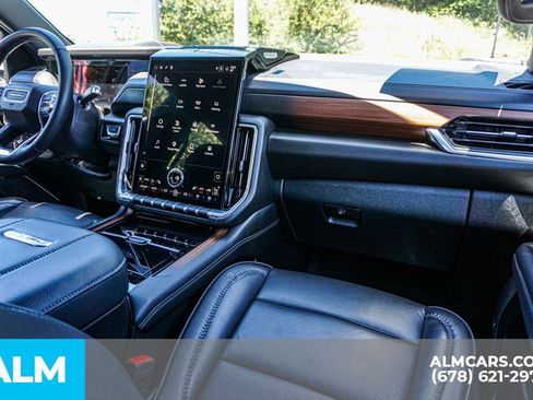 Used 2025 GMC Yukon XL Denali AWD/4WD image 26
